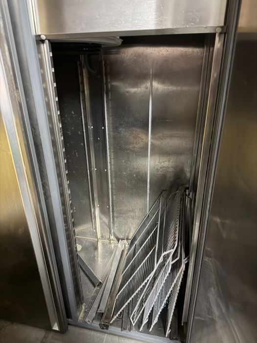 Armá frigorififo em inox com 2 portas e 1200 litros