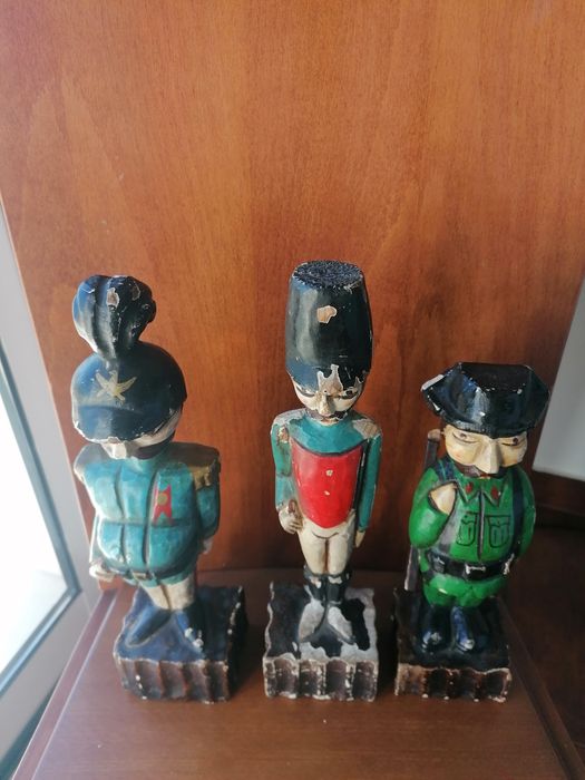 3 Estátuetas de militares - Madeira