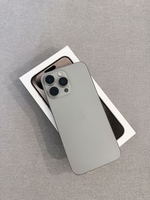 iPhone 15 Pro Max (Titanium)