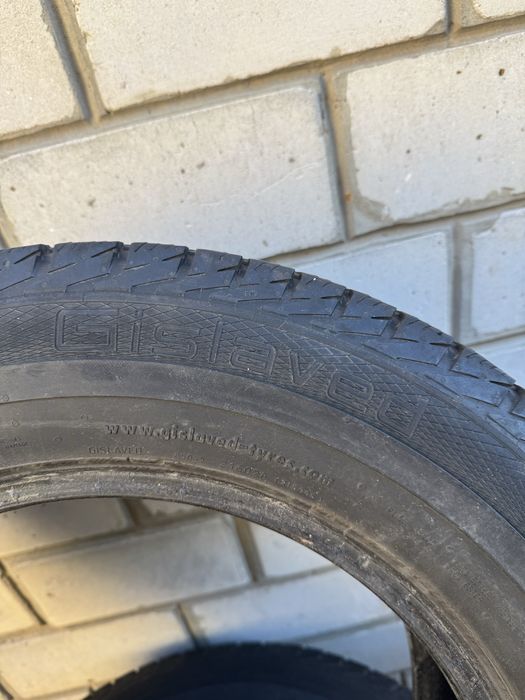 Продам зимнюю резину шипы 215-65 R16 Nokian Gislaved