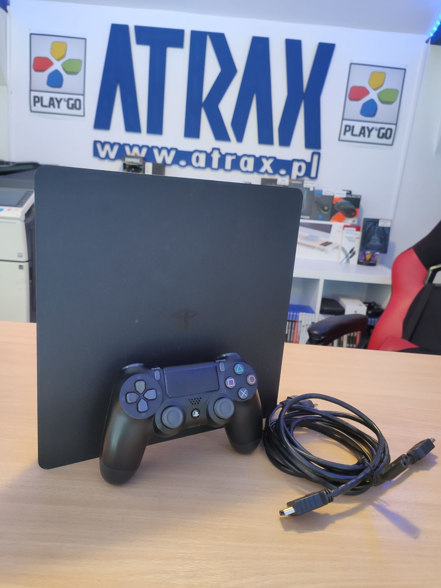 PS4 slim 1TB, okablowanie, 1x pad, po regeneracji chłodzenia, gwarancj