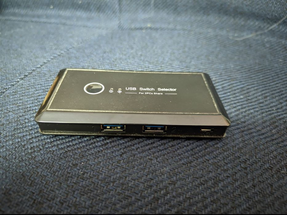 USB Hub 3.0 - duas portas Input/ 4 Output