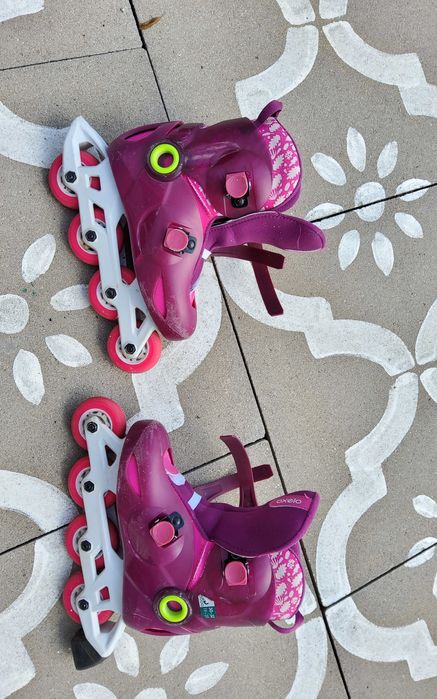 Rolki - regulowane rozmiar 30-32 i komplet ochraniaczy.