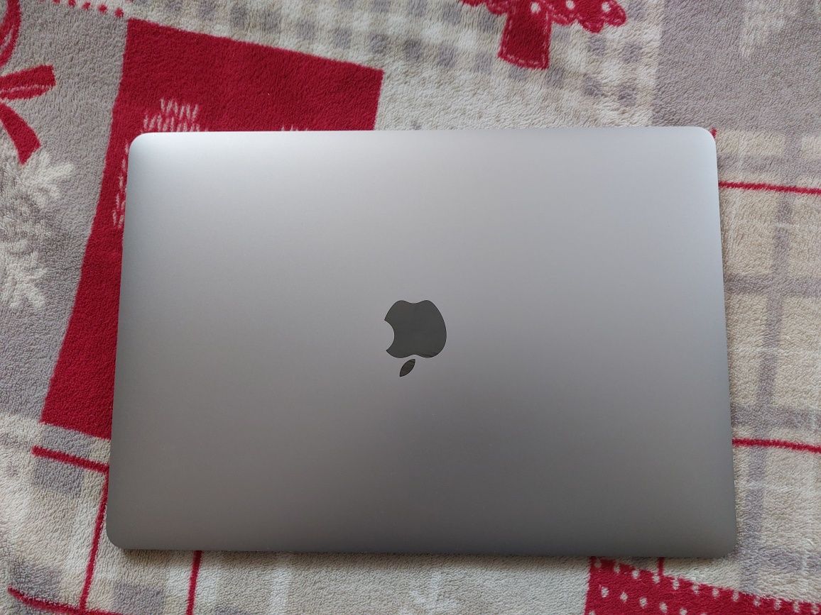 MacBook Air 2020 i3/256/8gb A2179