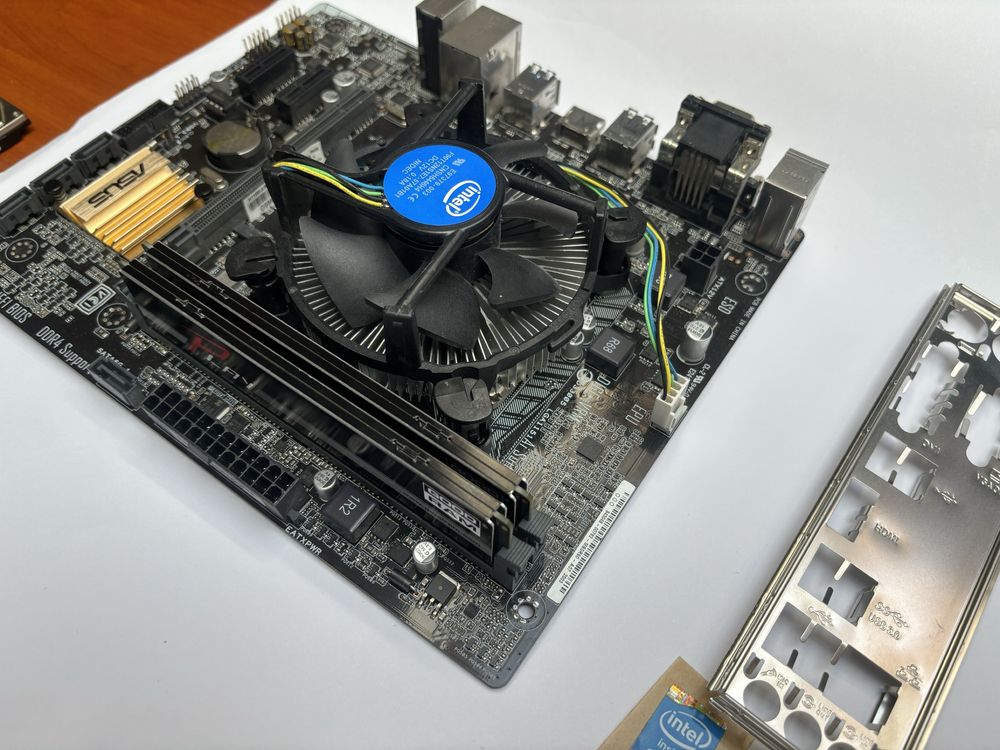 Asus H110M-A/M.2 + i5-6600 + 16GB RAM DDR4 + intel Cooler