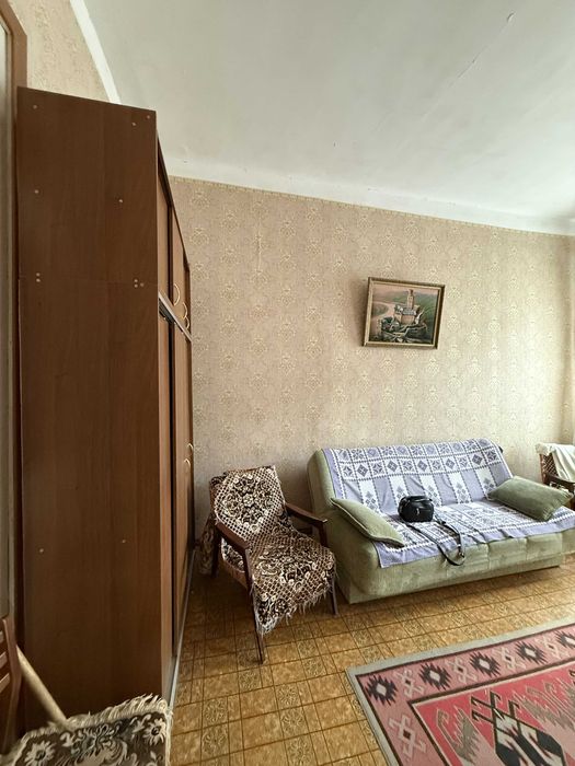 Уютная 2-комнатная с высоким потолком и балконом — центр рядом!