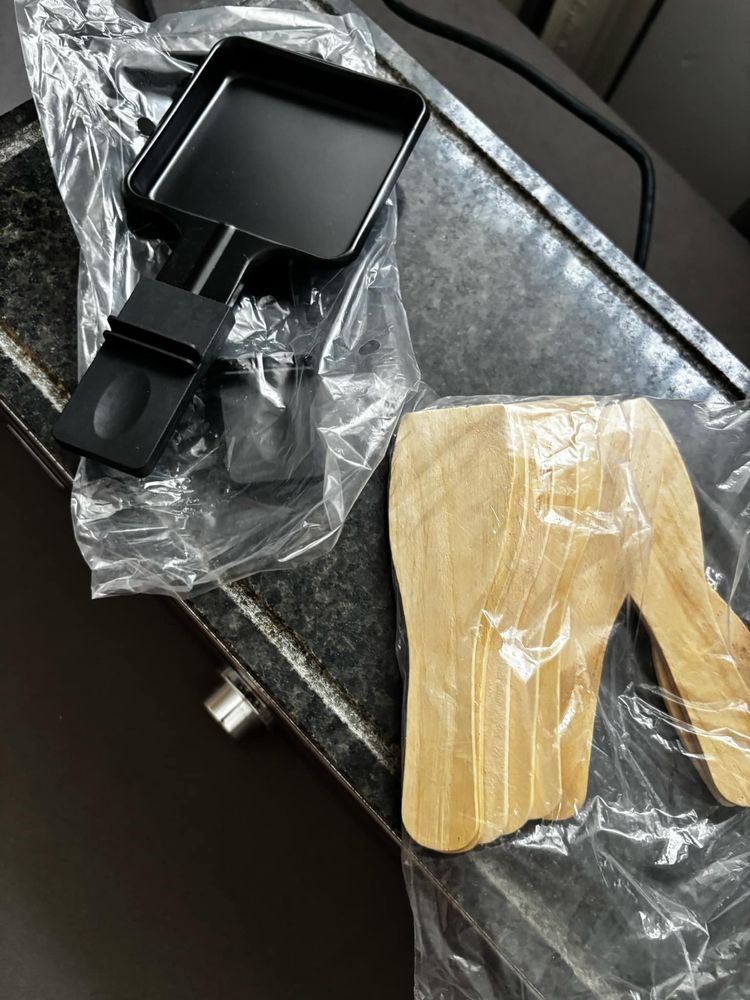 Grill elektryczny Yoer z plyta kamienna