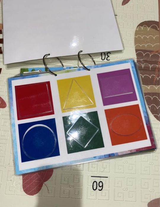 Розвиваючий альбом на липучках