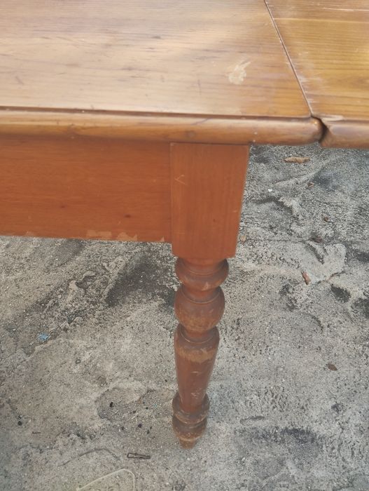 Mesa rústica com 6 cadeiras