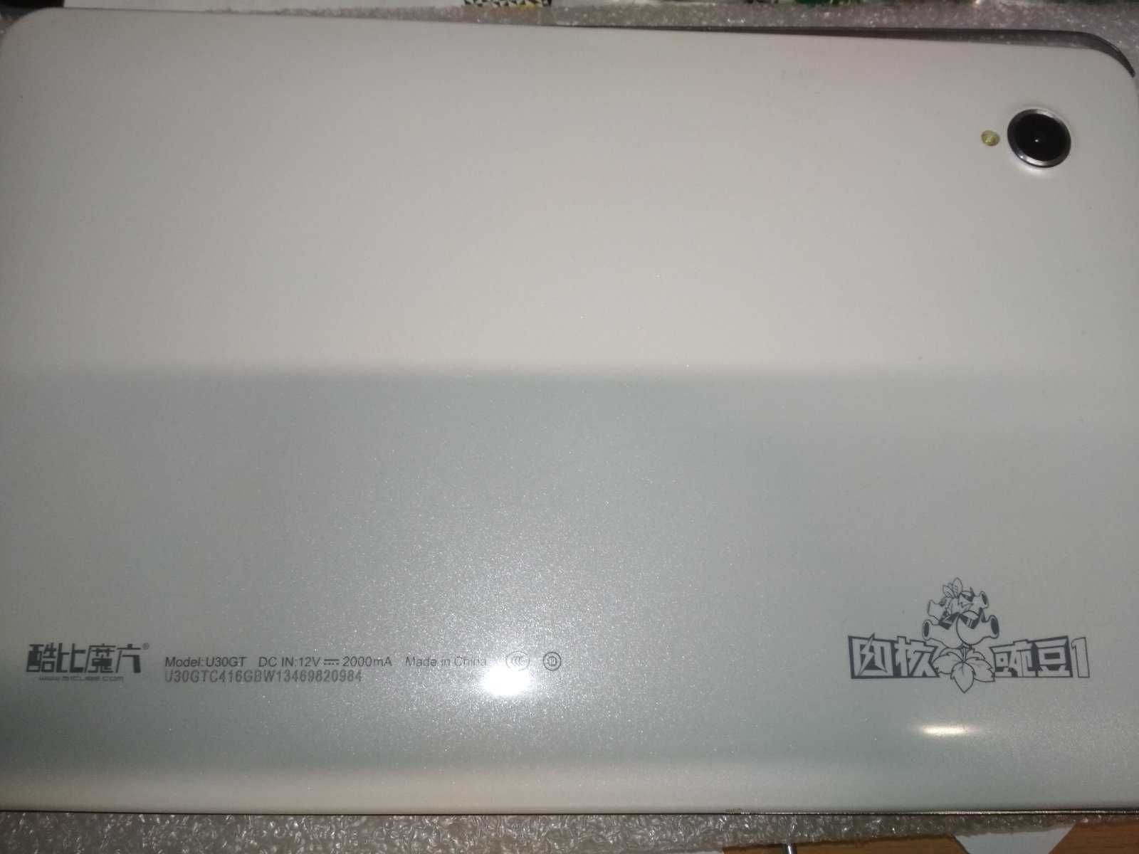 Планшет Cube U30GT висить на заставцi