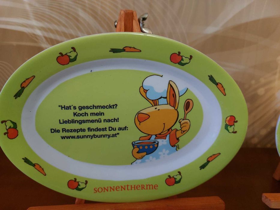 Plastikowe talerzyki dla dzieci do posiłków