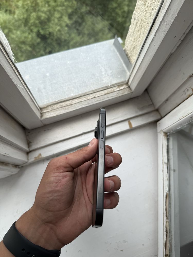 Продам Iphone 16 pro