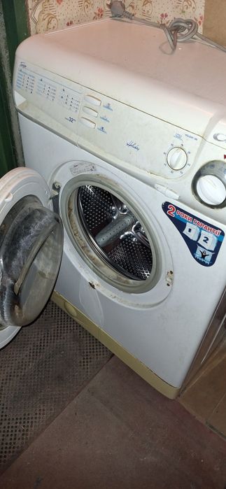 Продам стиральную машину Сandy Holiday 186 по запчастям или всю сразу!