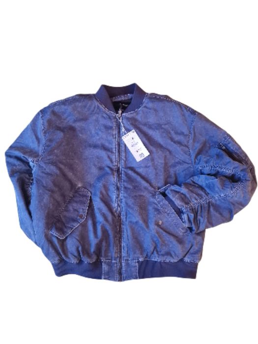 Куртка бомбер Bershka.