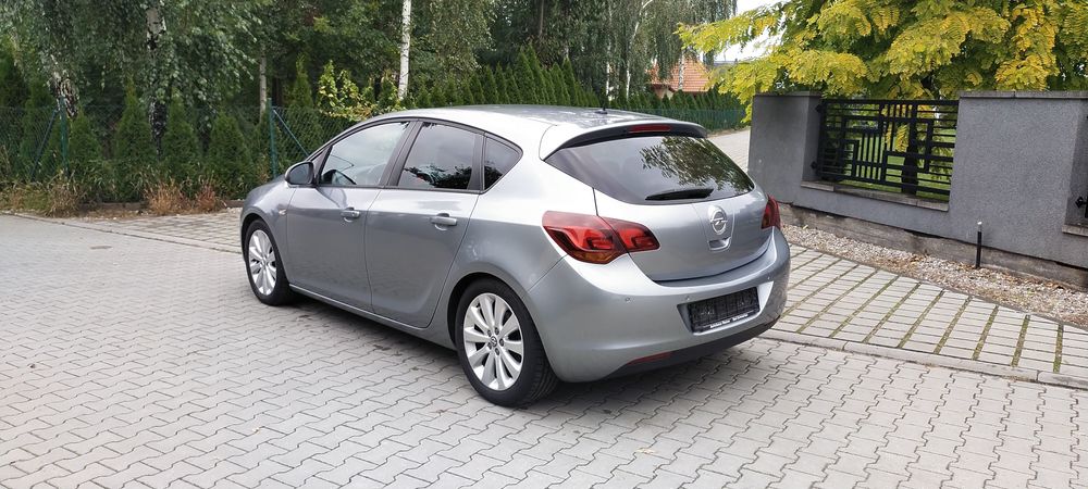 Opel Astra J 1.6 115 KM dobre wyposażenie