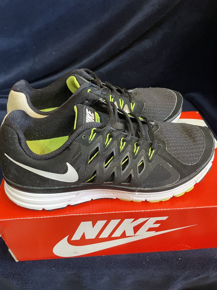 Nike zoom Vomero 9 42(265) оригінал