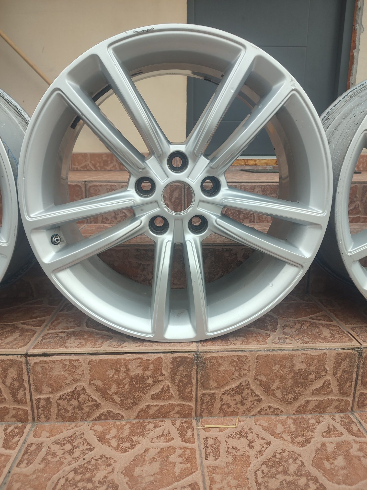 Komplet felg do Tesla 19cali 8J 5x120 Et 40 osadzenie 64.1