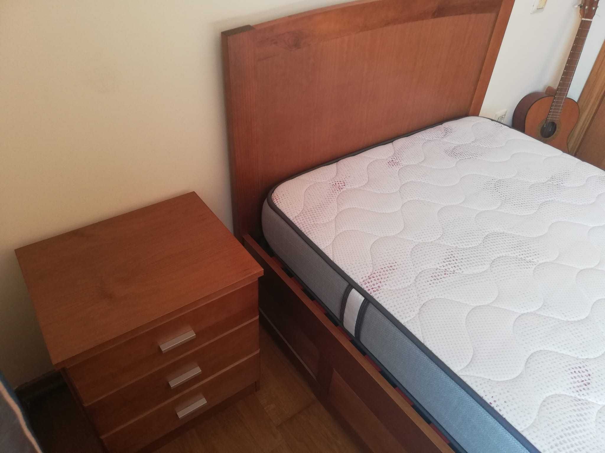 Cama com arrumação + colchão