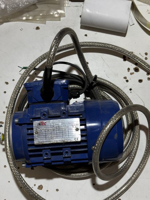 Silnik trójfazowy 0,18kw faktura vat 23%