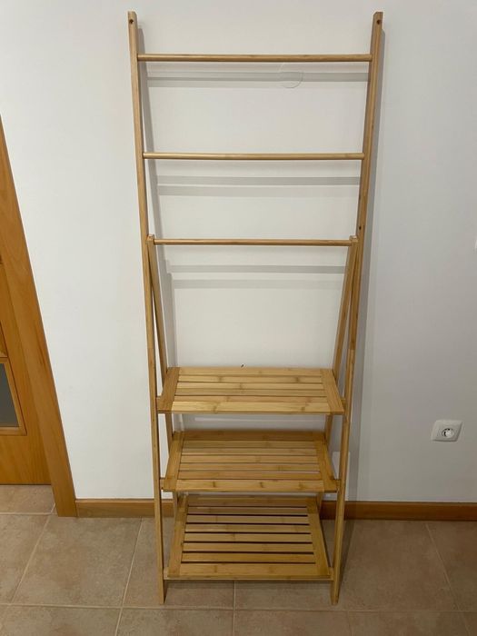 Estante em bambu