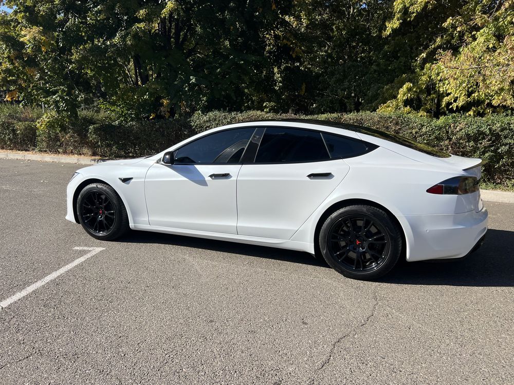 Tesla model S plaid