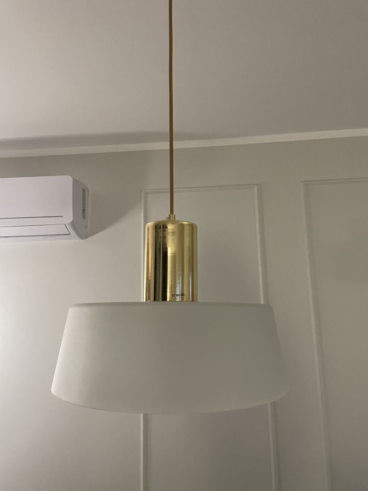 Dwie lampy wiszące nad stół szklane