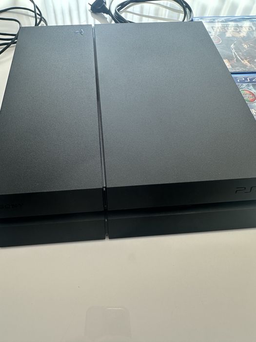 Playstation 4 + 2 comandos