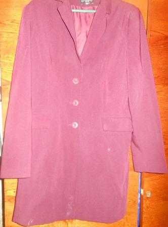 Женский пиджак бордового цвета