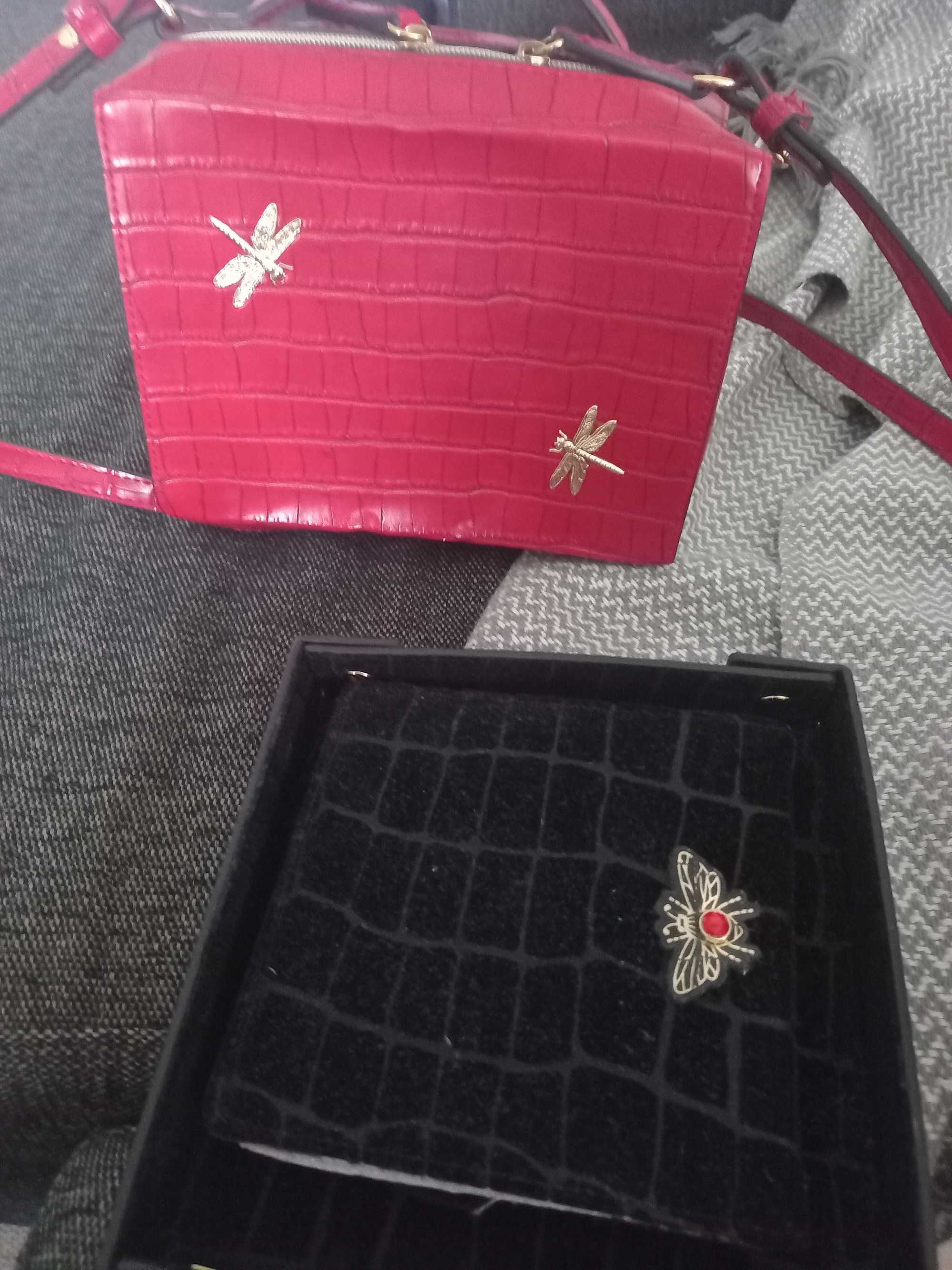 Torebka na ramię Estee Lauder czerwona wraz z lusterkiem