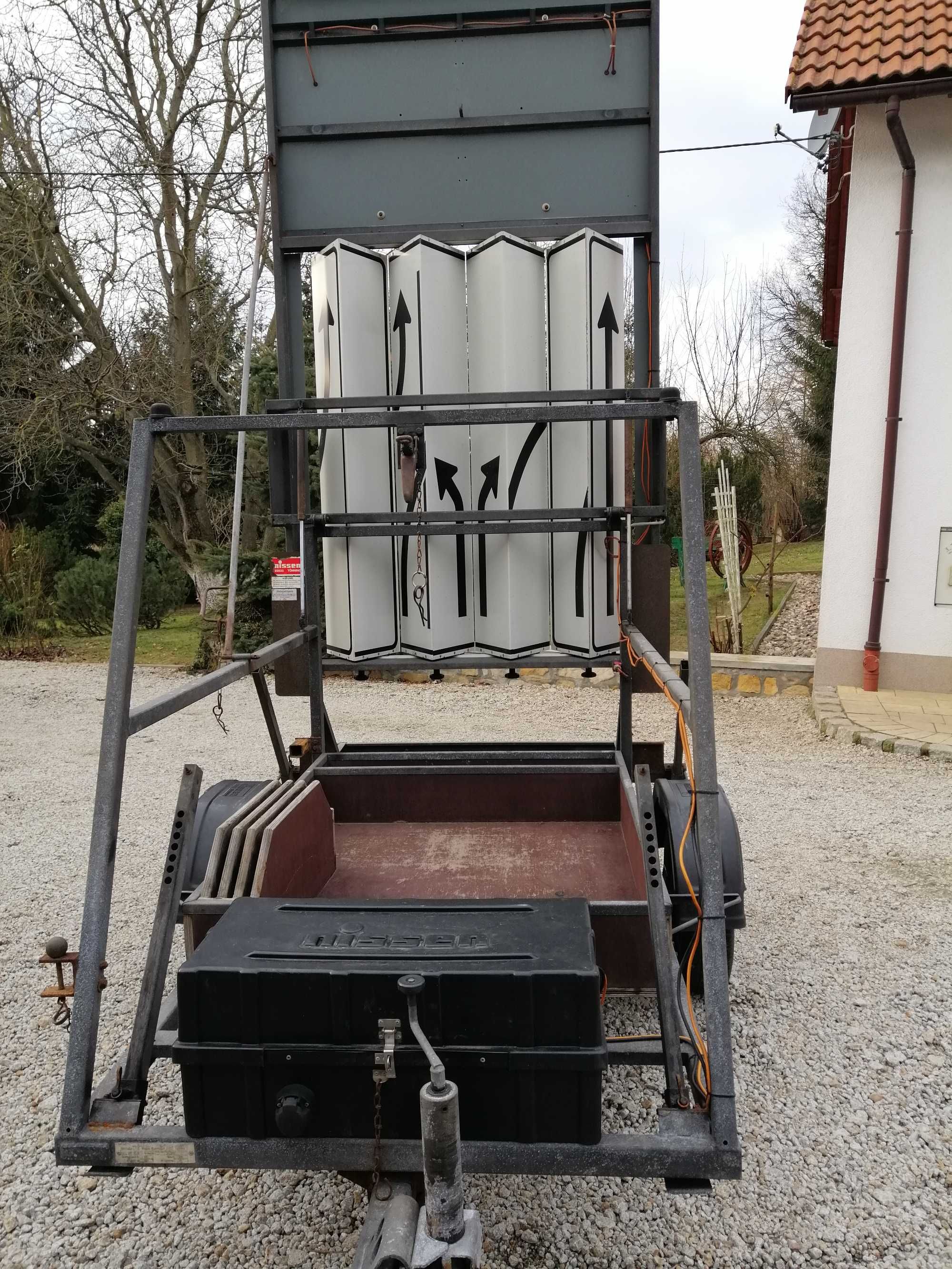 Przyczepa ostrzegawcza