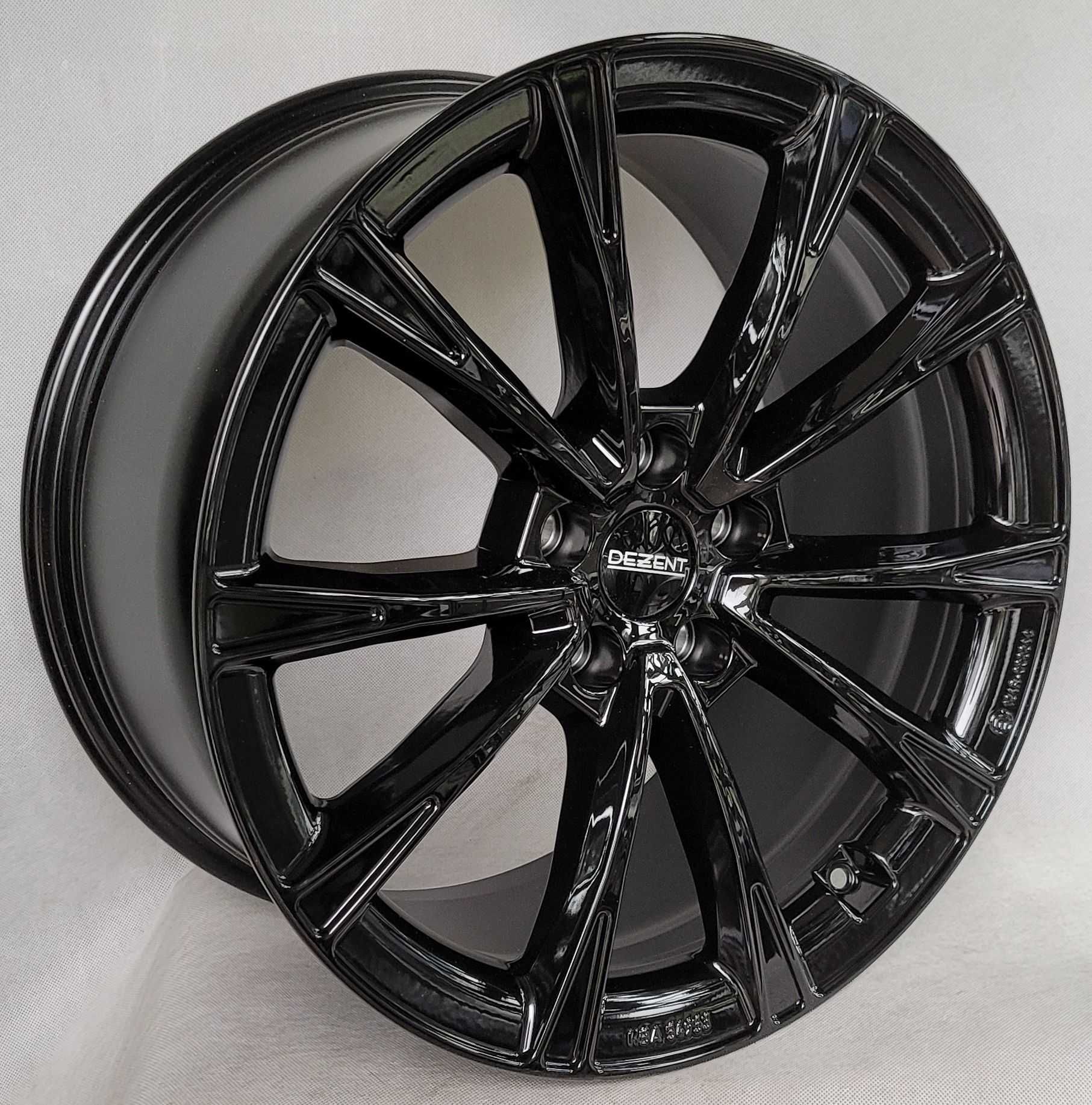 Felgi Dezent 19 Tesla Model Y Tesla Y 19x9,5 5x114,3 ET 45 64,1 czarny