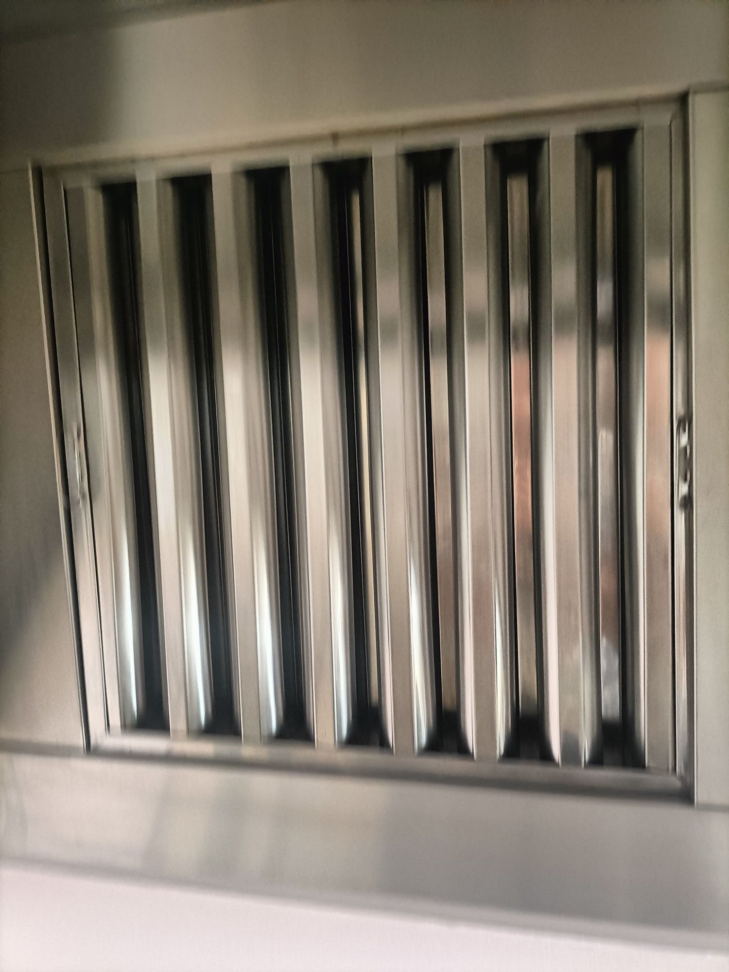 Hotte em inox, com filtro.