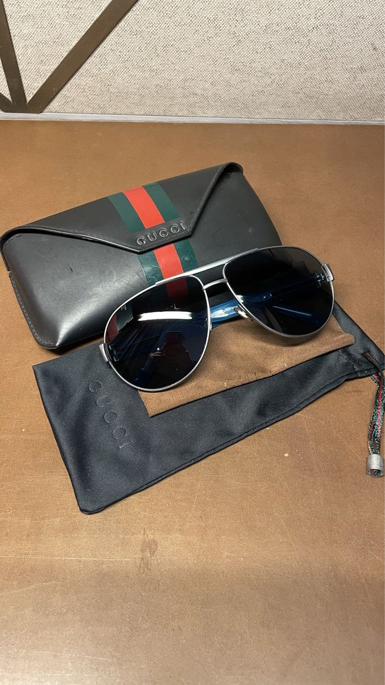 Солнцезащитные очки GUCCI Aviator из бутика