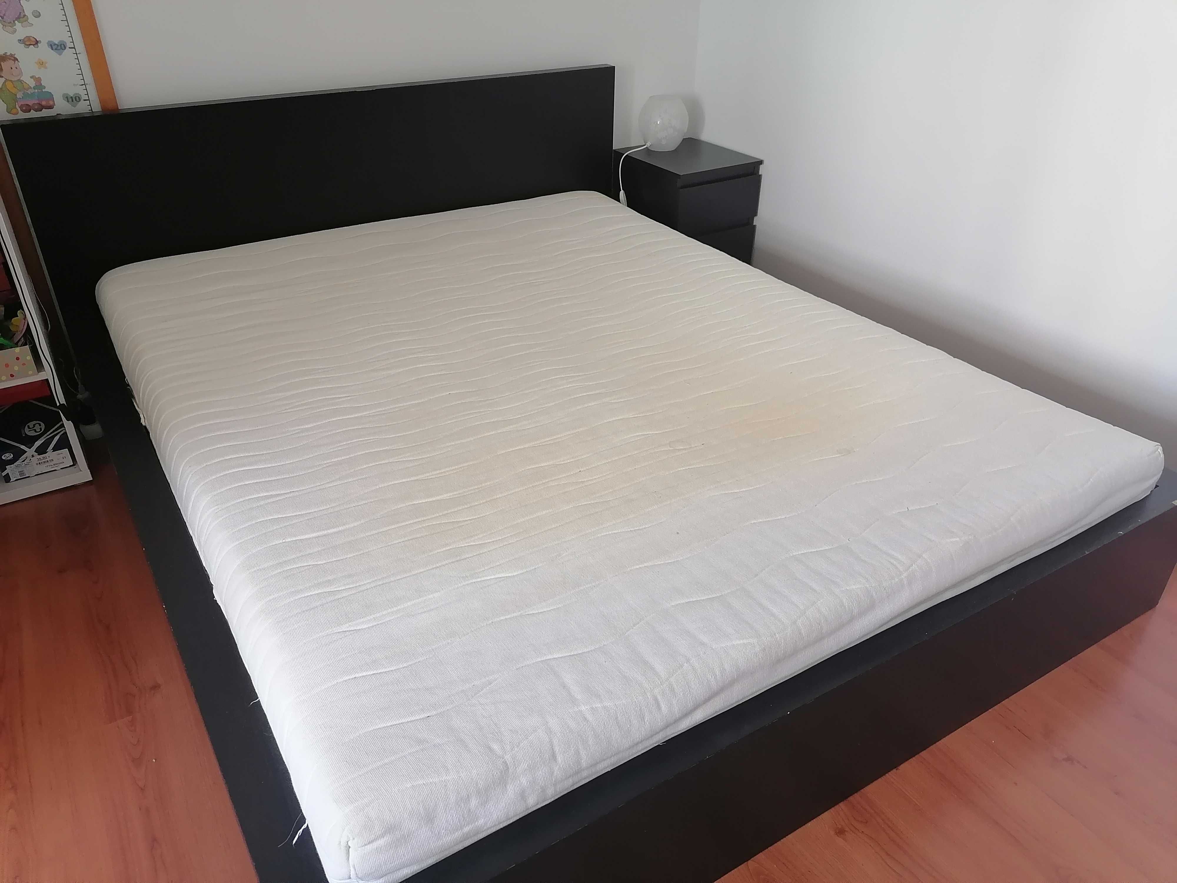 Cama MALM + estrado + colchão