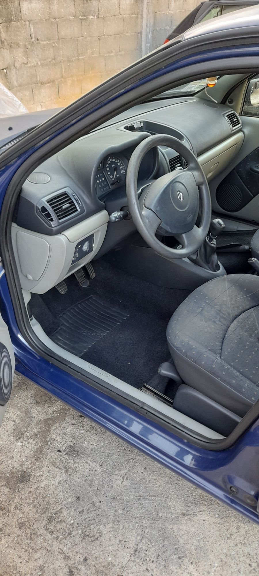 Renault Clio 2  1.2 gasolina