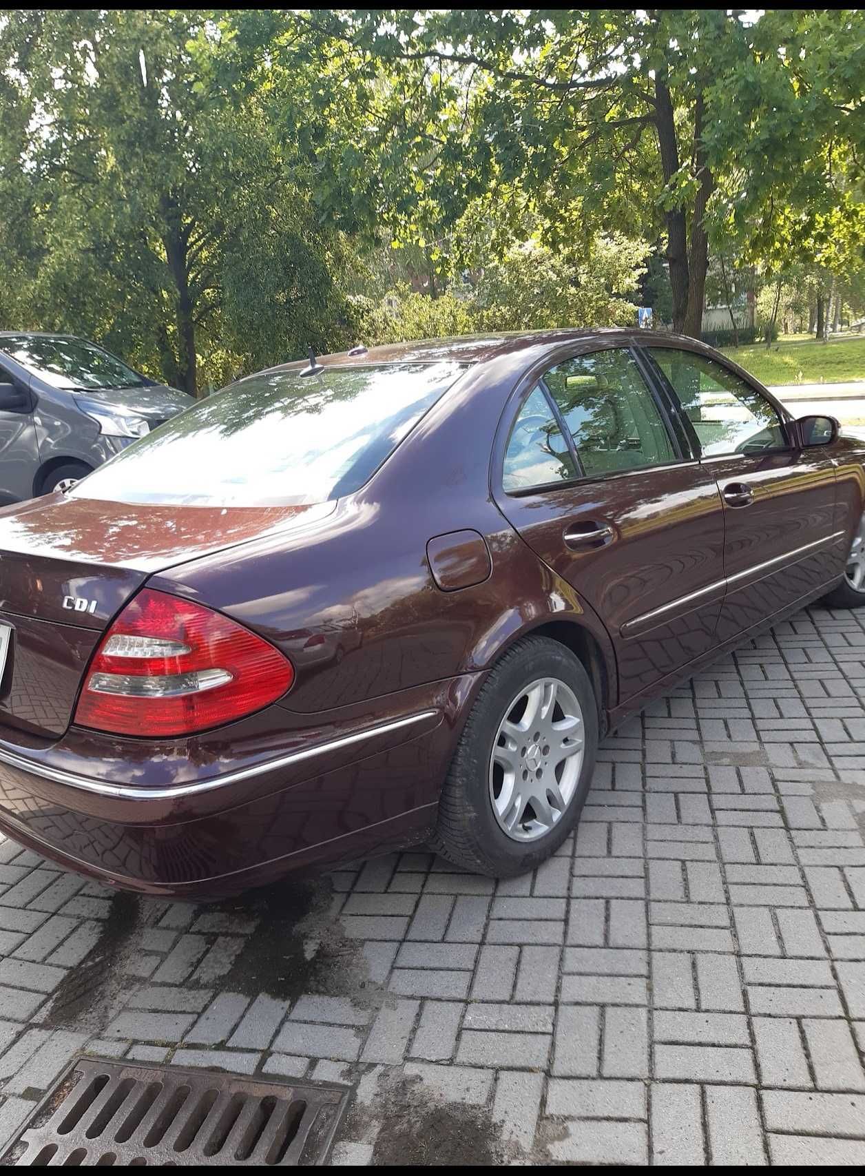 Mercedes E-320 CDI  2006r