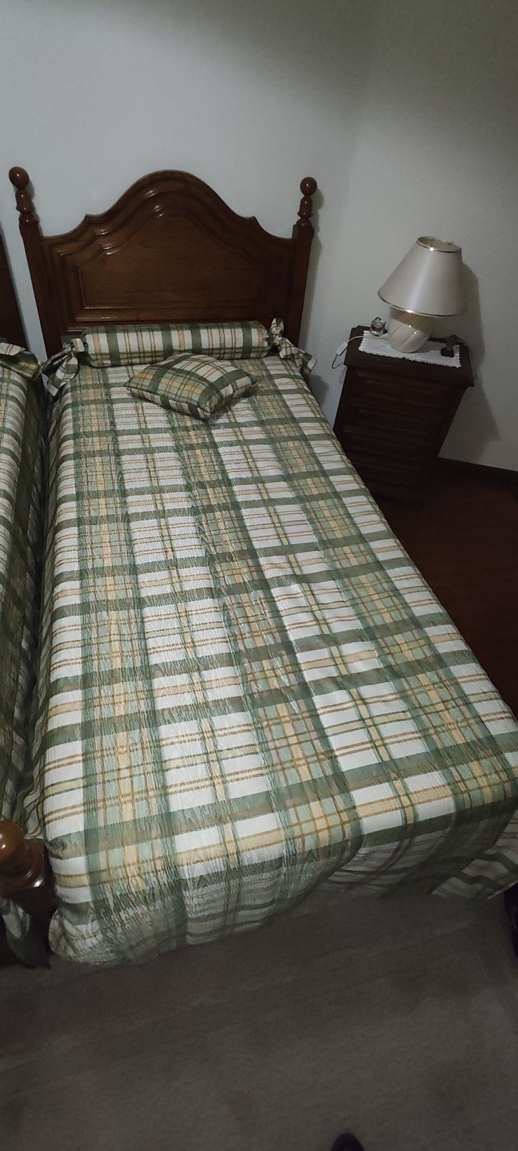 Vende-se mobília impecável de quarto