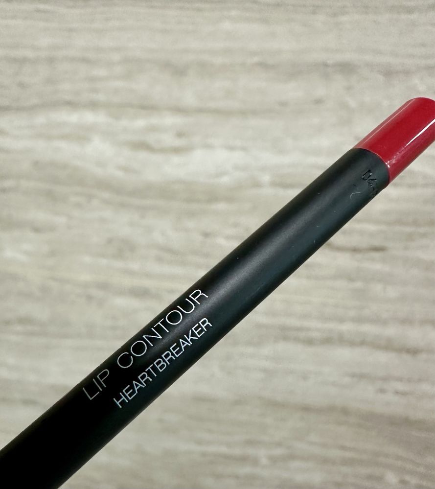 Олівець для губ huda beauty lip pencil heartbreaker