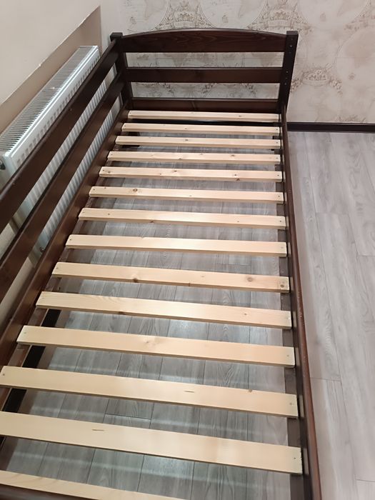 Продам  дерев'яну кровать