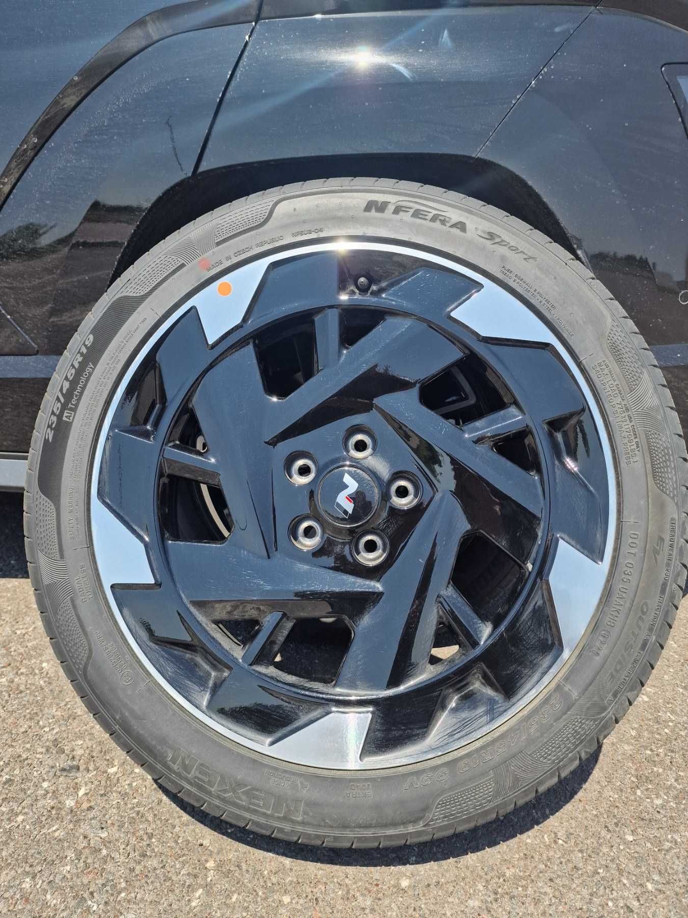 Диски на Hyundai Kona II (SX2) N-Line R19 з резиною Nexen NFera Sport