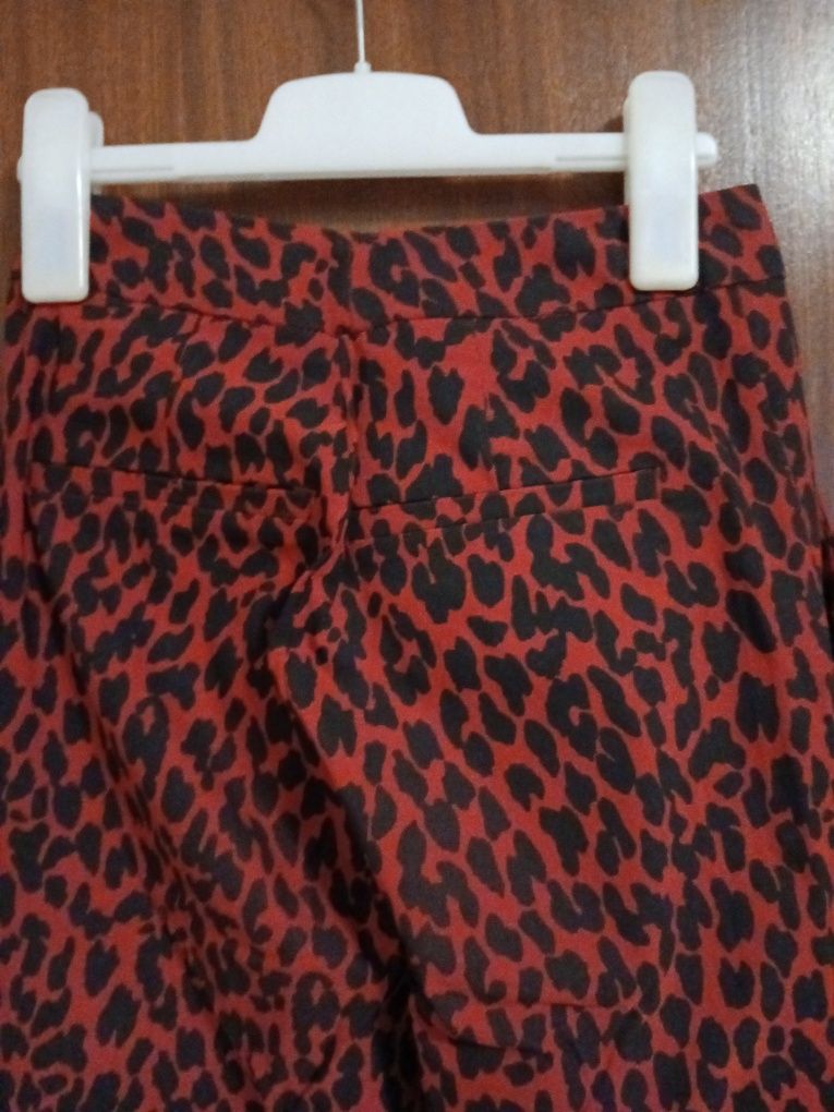 Calça vermelha e preta tam 34