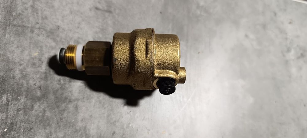 Продам автоматический развоздушиватель, сбросник 1/2, 3/8 Caleffi