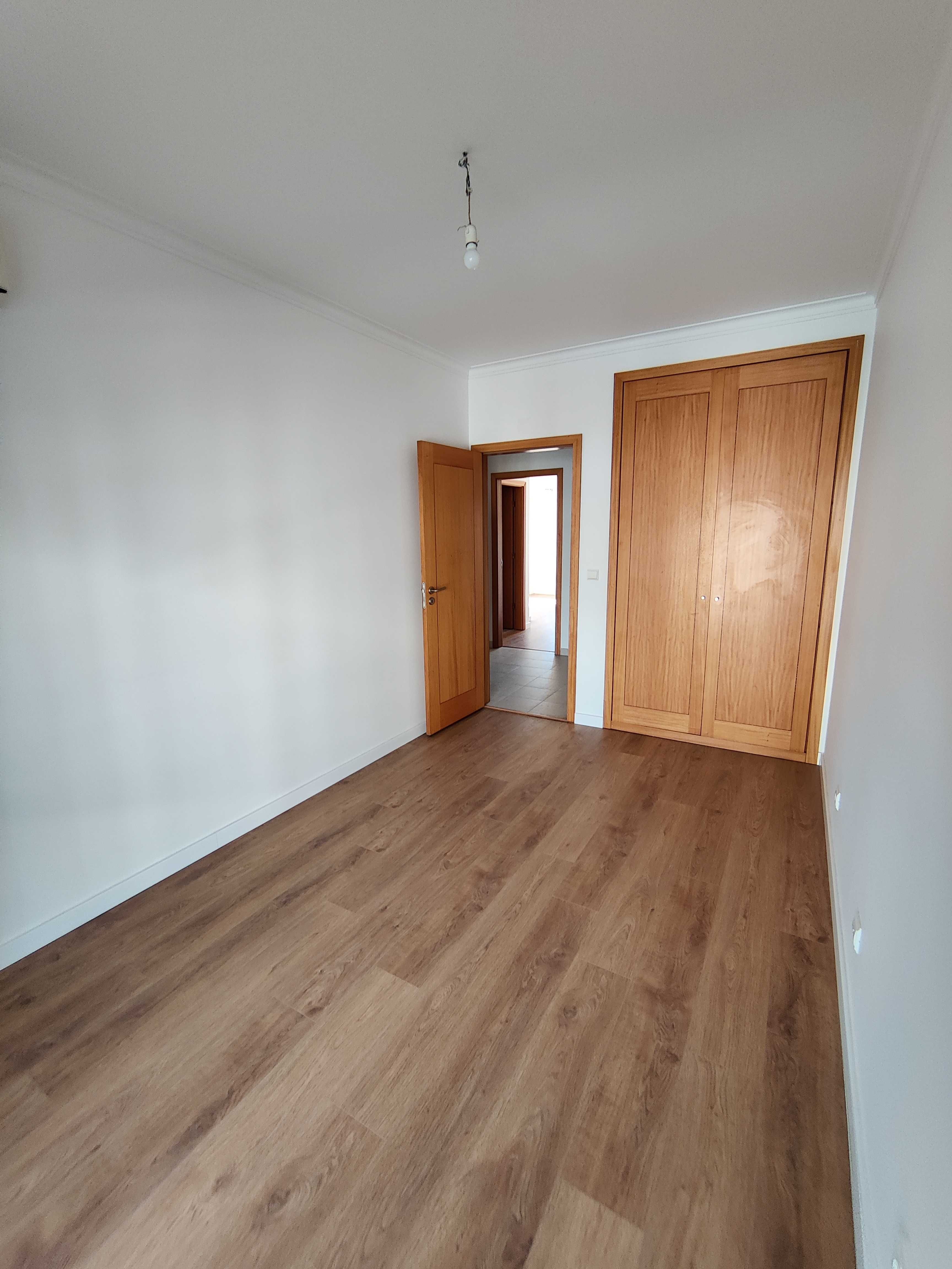 T3 Premium Caparica - 350m FCT-UNL, LIDL,TST | Totalmente Renovado