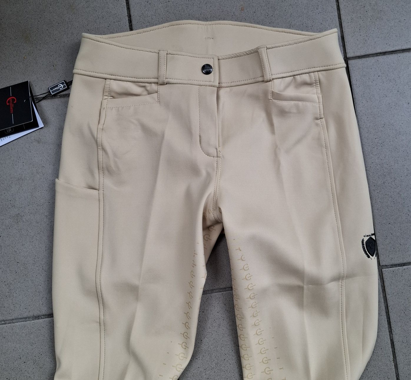 Nowe bryczesy Covalliero Irish Cream 40