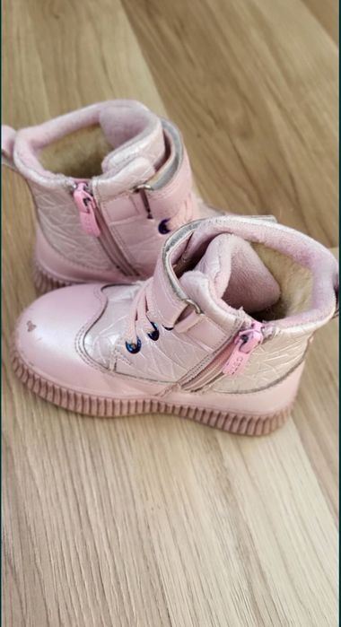 Продам рожеві чобітки
