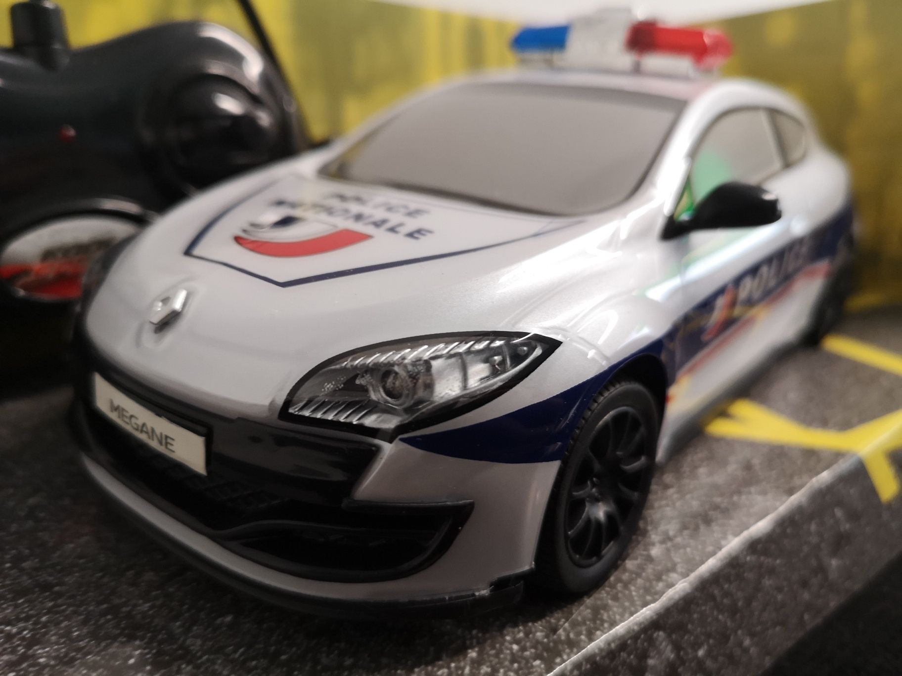 Samochód zdalnie sterowany Renault Megane Policja radiowóz