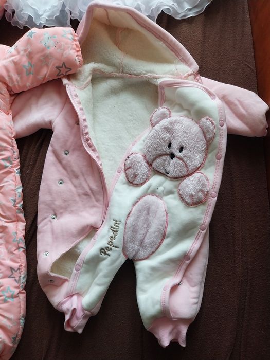 Ubranka dla dziewczynki.