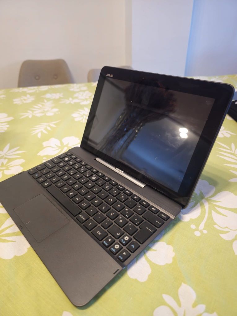 Tablet Asus K10 com Teclado – Funcional