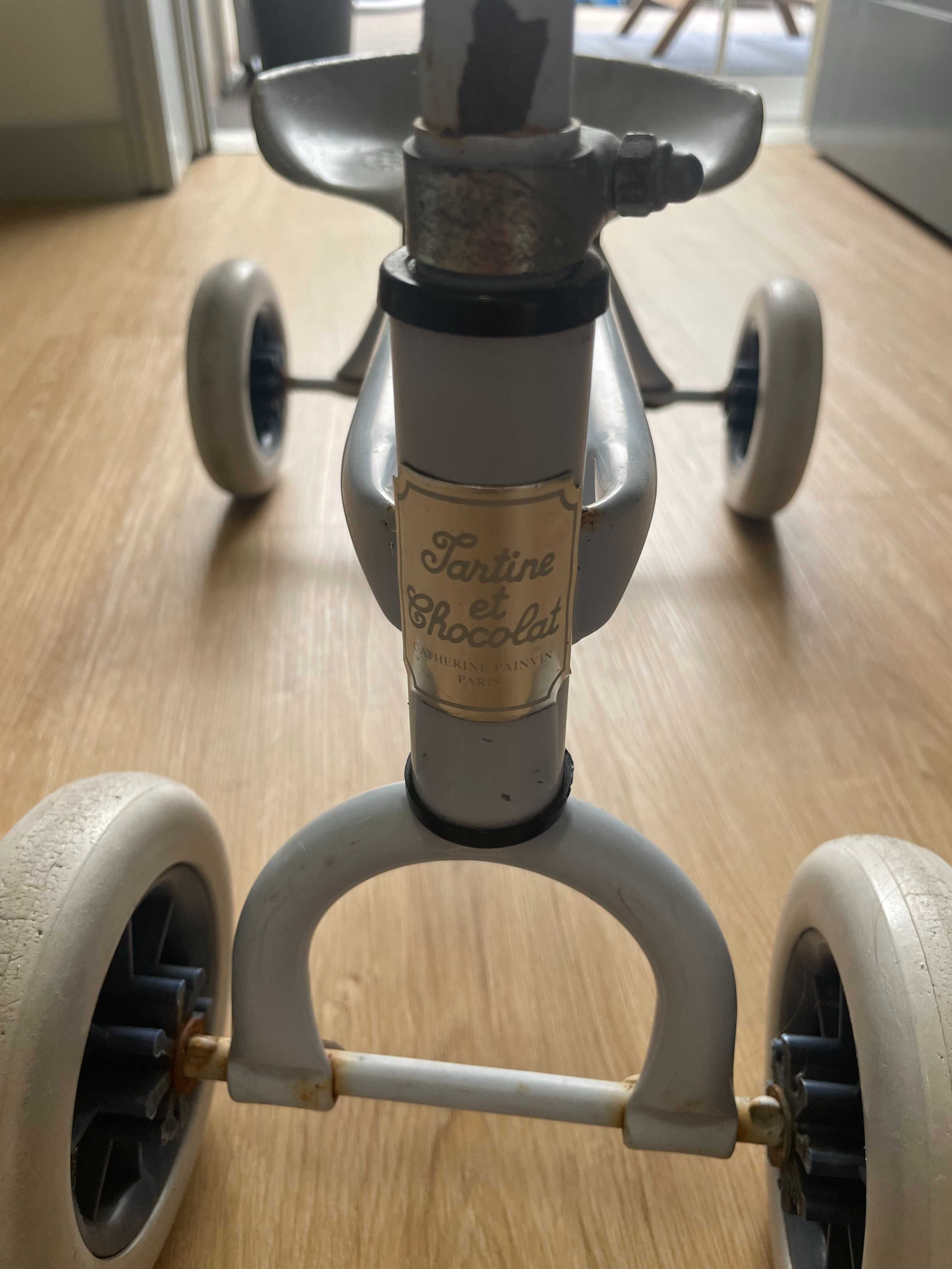 Bicicleta para pernas pequeninas. Para restaurar (Tartine et Chocolat)