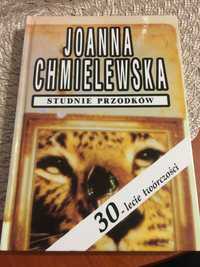 Książka, powieść Joanna Chmielewska „Studnie przodków”